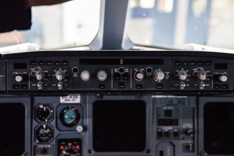 ระบบ Autopilot ของเครื่องบิน Airbus A340 ซึ่งมีระบบ Autopilot อยู่สองระบบ