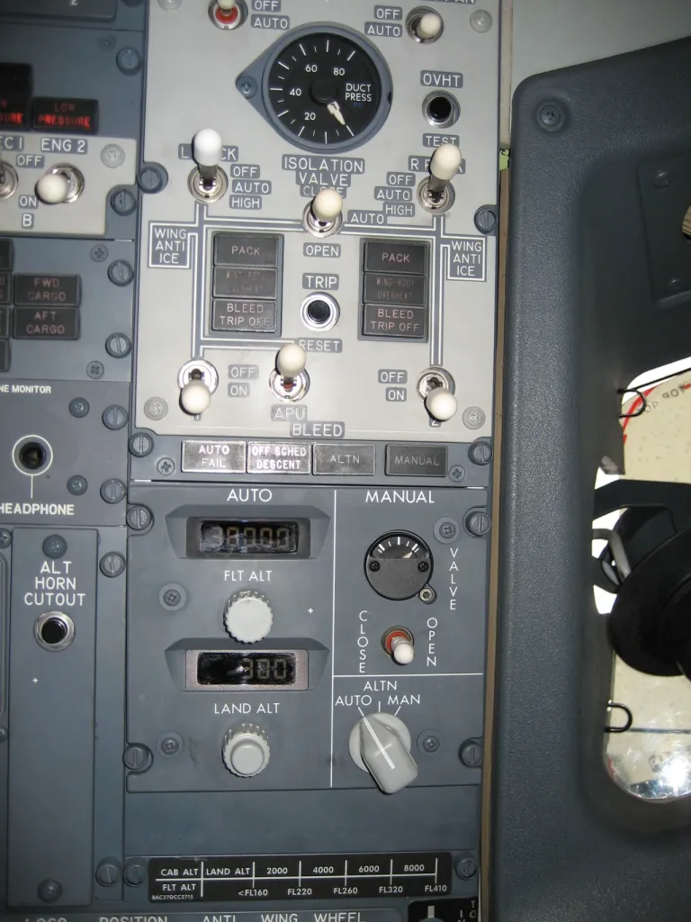 ระบบควบคุม Bleed Air ในห้องนักบินของเครื่องบิน Boeing 737-800