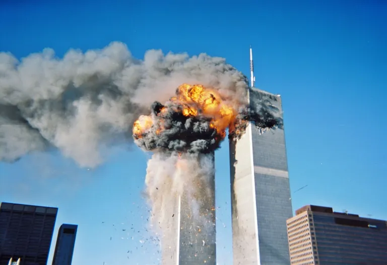 เหตุการณ์ 11 กันยายน 2001 เมื่อผู้ก่อการร้ายจี้เครื่องบินเพื่อชนตึก World Trade Center