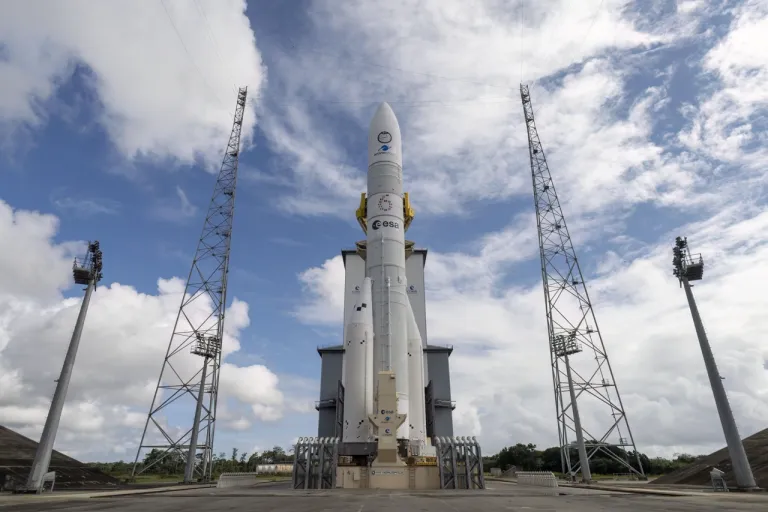 ภาพถ่ายจรวด Ariane 6 ที่ถูกติดตั้งอยู่บนฐานปล่อยที่ French Guiana ปล่อยเรียบร้อยเมื่อวันที่ 9 กรกฎาคมที่ผ่านมา