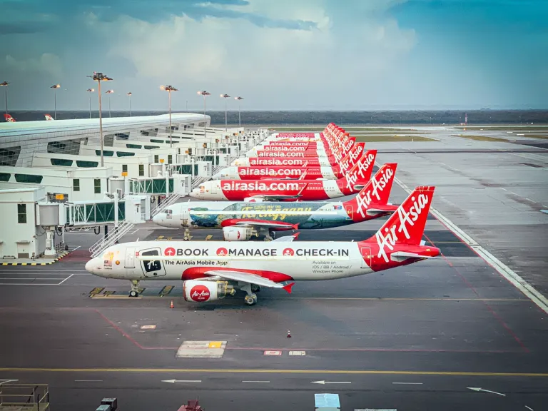 Fleet เครื่องบิน Airbus A320 ของสายการบิน AirAsia ซึ่งเป็นเครื่องบินหลักของสายการบิน