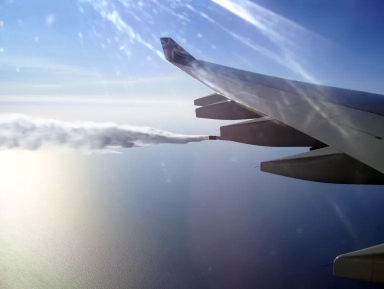 เครื่องบิน Airbus A340 ขณะกำลังทิ้งเชื้อเพลิงเหนือมหาสมุทรแอตแลนติก