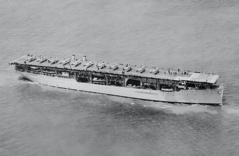 ภาพของเรือบรรทุกเครื่องบิน USS Langley ในช่วงปี 1927