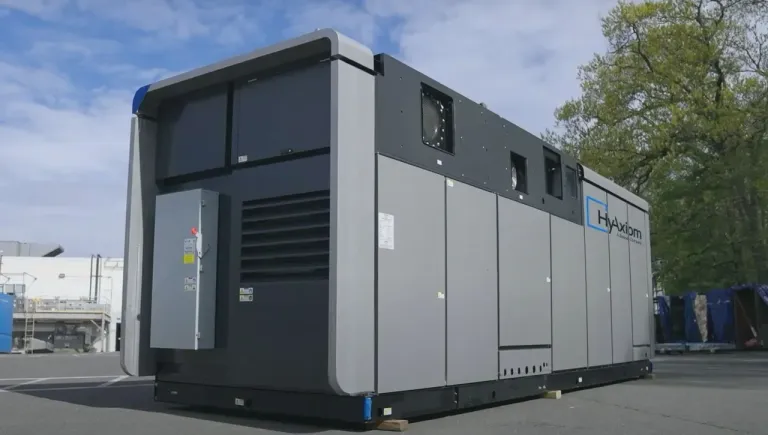 ภาพถ่ายเครื่องผลิตพลังงานไฟฟ้าจาก fuel cell ของบริษัท Hyaxiom ซึ่งกำลังจะถูกพัฒนาเป็นแบตเตอรี่กักเก็บพลังงานสำหรับพลังงานทดแทน ภาพจาก HyAxiom Inc.