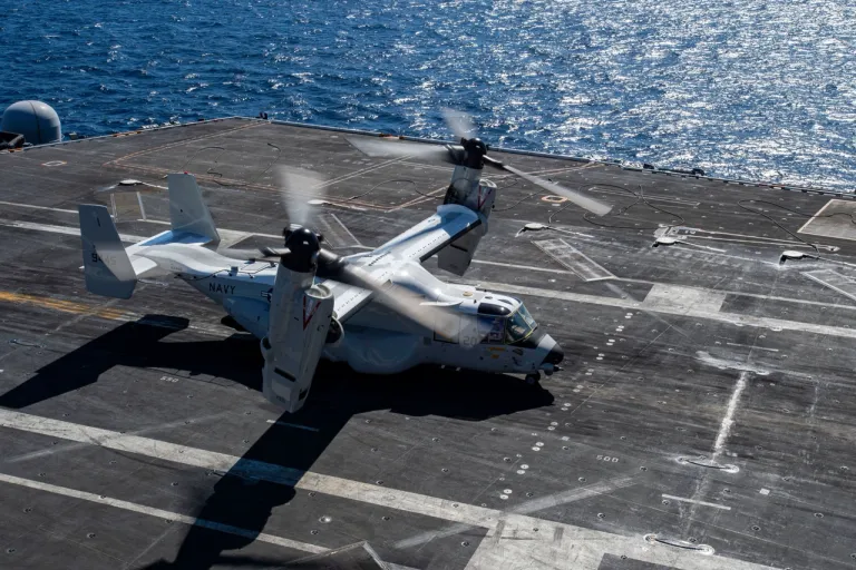 เครื่องบิน Bell Boeing V-22 Osprey บนเรือบรรทุกเครื่องบิน USS Nimitz