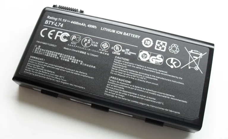 แบตเตอรี Li-ion ซึ่งใช้โดยคอมพิวเตอร์พกพาและอุปกรณ์อื่น ๆ อีกมากมาย