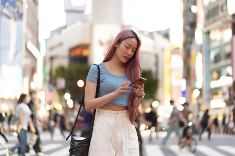 urban-portrait-young-woman-with-long-pink-hair