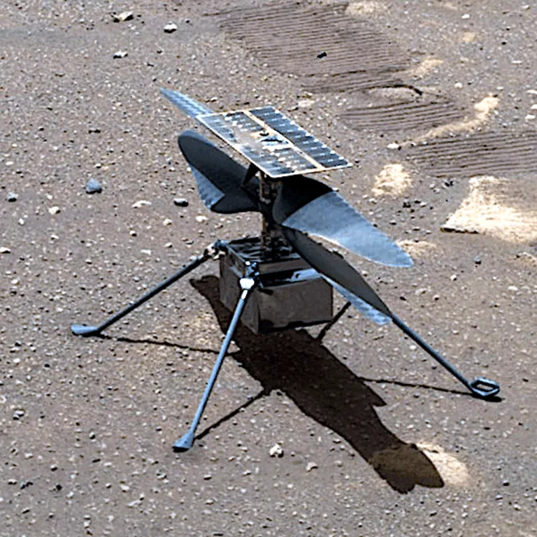 ภาพของโดรน Ingenuity บนดาวอังคาร ซึ่งถ่ายโดยโรเวอร์ Perseverance ของ NASA