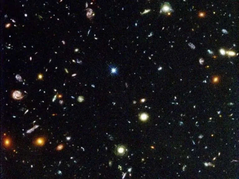 Cr. Robert Williams and the Hubble Deep Field Team (STScI) and NASA