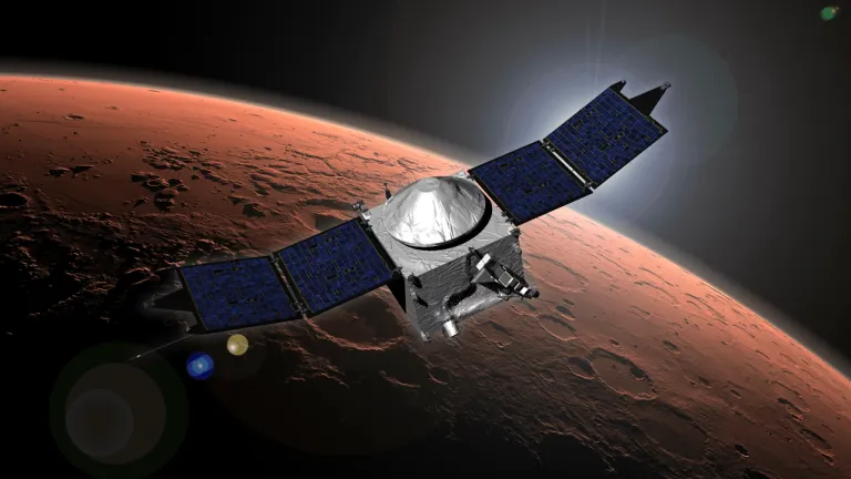 ภาพวาดของยาน MAVEN ภาพจาก NASA