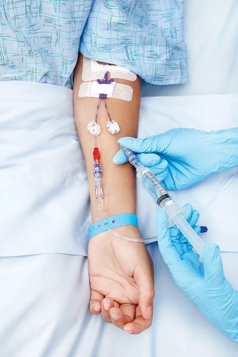 สาย IV สำหรับการให้สารน้ำแบบ Bolus และการให้แบบ Infusion