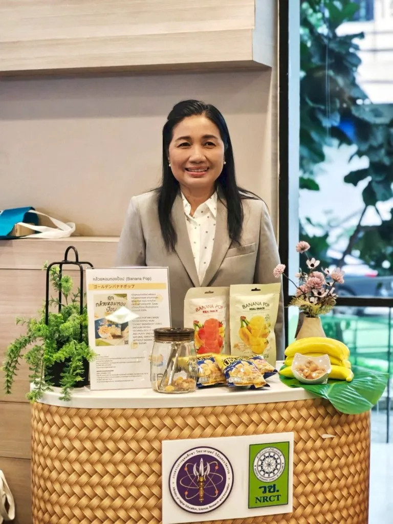 รศ. ดร.สุชาดา ไม้สนธิ์ จากสาขาวิชาวิทยาศาสตร์และเทคโนโลยีการอาหาร คณะวิทยาศาสตร์ และเทคโนโลยี มหาวิทยาลัยราชภัฏพระนคร