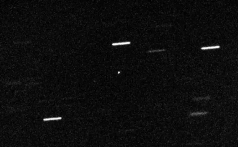 ภาพถ่ายที่ชัดที่สุดของโอมูอามูอา จากกล้องโทรทรรศน์ William Herschel ภาพจาก Alan Fitzsimmons - NASA