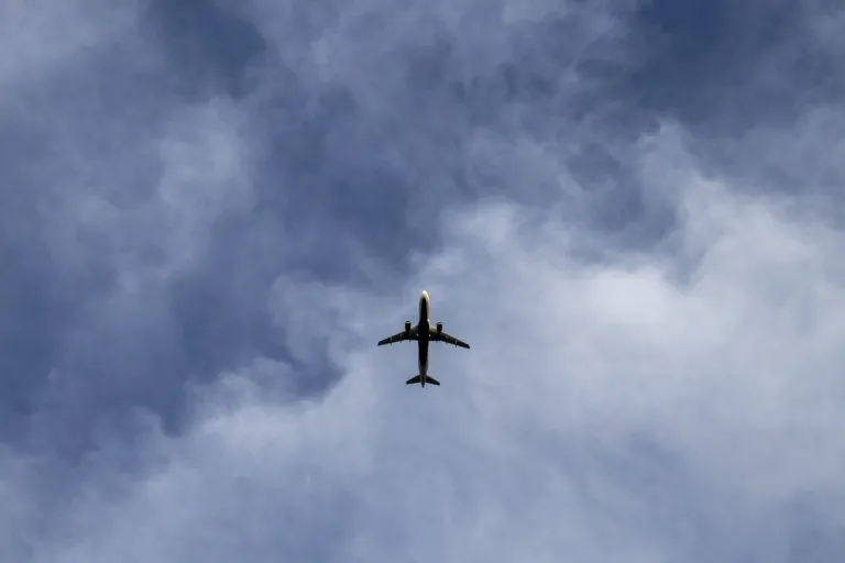 low-angle-shot-airplane-flight