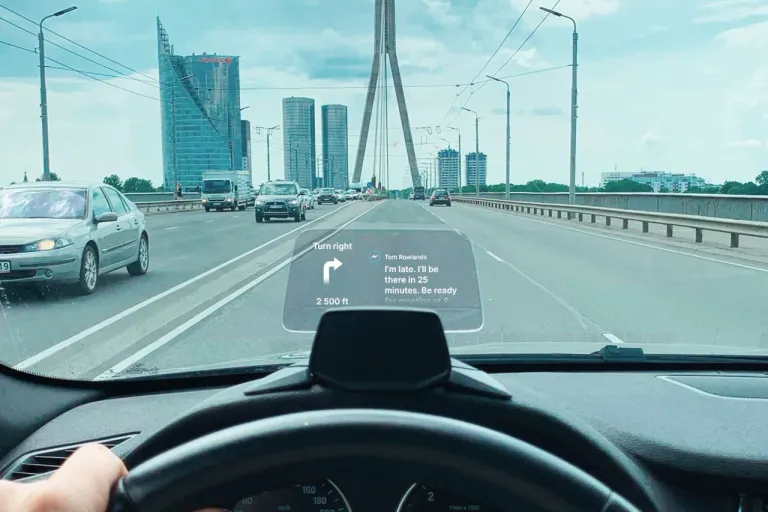 หน้าจอ Head-Up Display ในรถยนต์