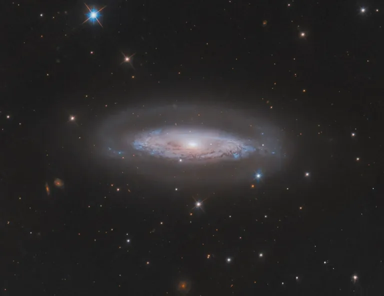 IC 4709 ภาพจาก NASA, ESA, Hubble, M. Koss, A. Barth