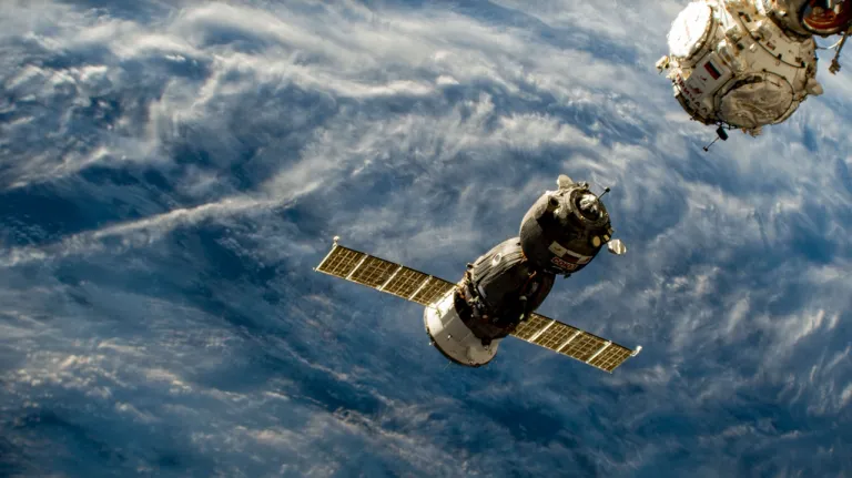 ภาพถ่ายยาน Soyuz MS-23 ขณะทำการเทียบท่าสถานีอวกาศนานาชาติ