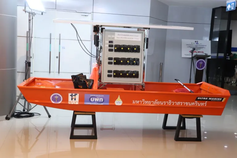 เรือกู้ภัย Wi-Fi ภาพจาก หน่วยบริหารและจัดการทุนด้านการพัฒนาระดับพื้นที่ (บพท.)