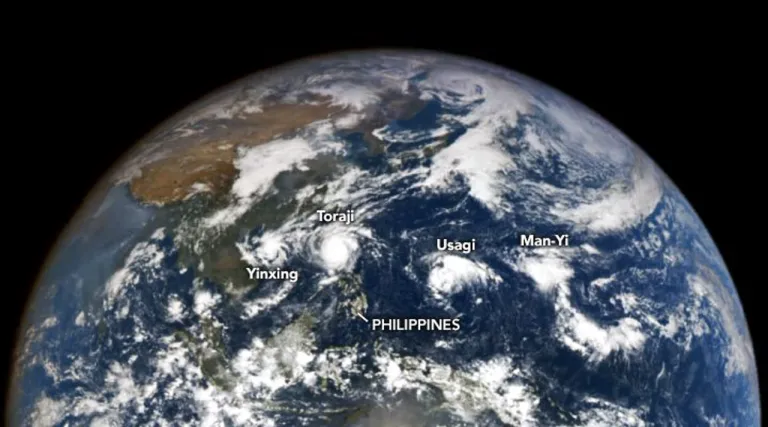 พายุ 4 ลูก พัดถล่มฟิลิปปินส์ ภาพจาก NASA