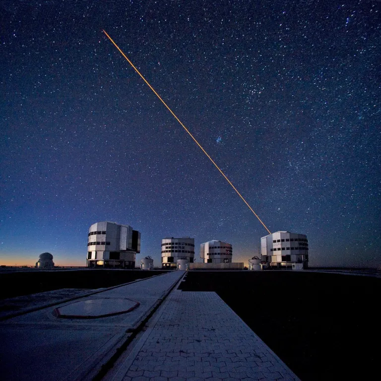 ภาพถ่ายของกล้องโทรทรรศน์ Very Large Telescope ในชิลีของ ESO