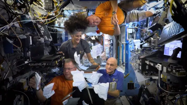 ภาพบนสถานีอวกาศ ISS Cr.NASA