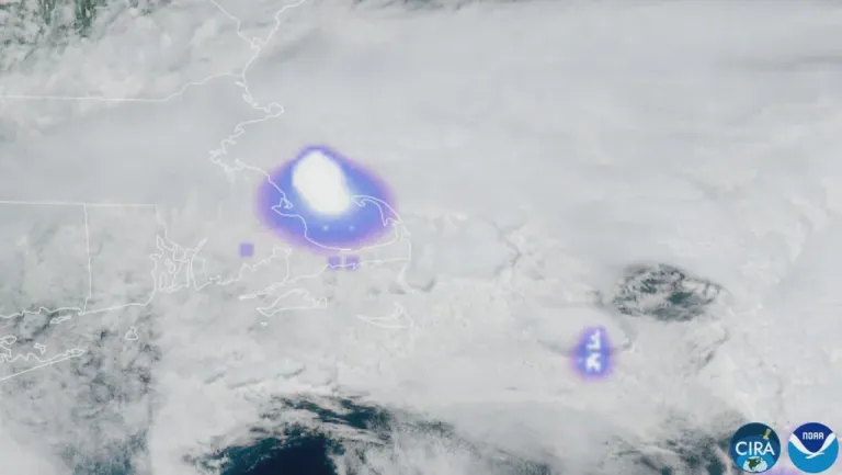 แผนที่แสดงตำแหน่งที่อุกกาบาตพุ่งเข้าสู่ชั้นบรรยากาศ ภาพจาก NOAA