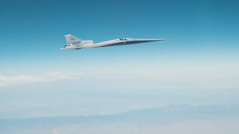 ภาพถ่ายของเครื่องบินทดสอบ X-59 ขณะกำลังบินด้วยความเร็ว 1.4 มัค ภาพจาก NASA