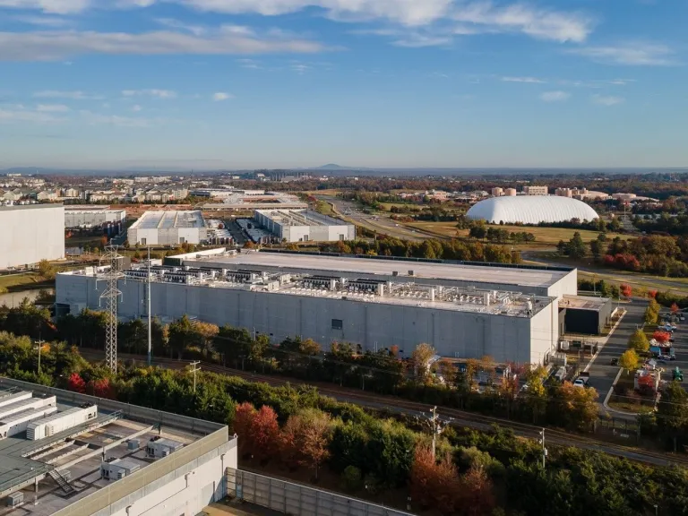 Data Center : ที่มาภาพ DLR group