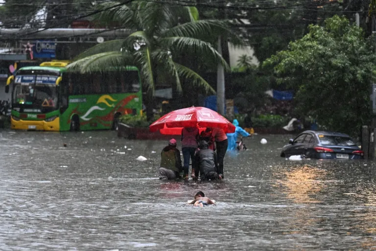 น้ำท่วมฟิลิปปินส์ ภาพจาก Ted ALJIBE,Jam STA ROSA / AFP
