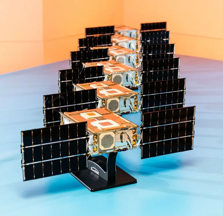 ภาพถ่ายของกลุ่มดาวเทียม SunRISE ที่เตรียมออกนอกโลกในปีหน้า ภาพจาก NASA