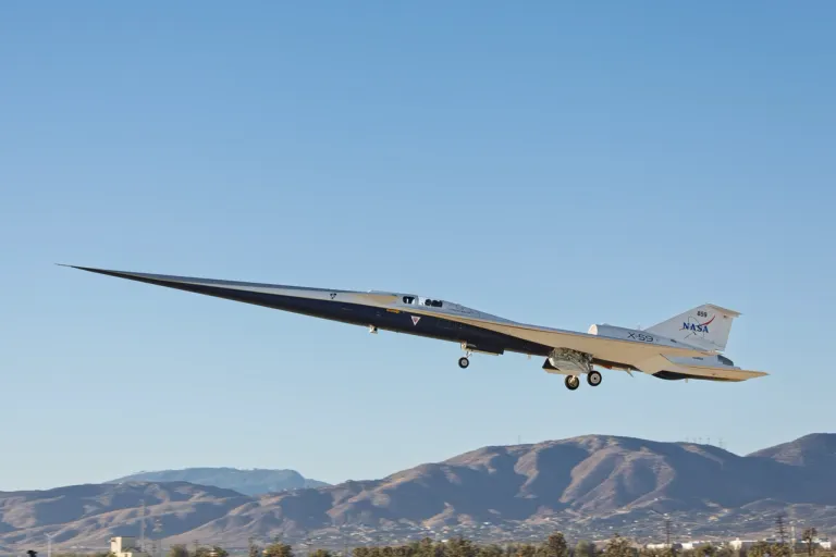 ภาพถ่ายขณะที่เครื่องบิน X-59 ขณะทะยานขึ้น ภาพจาก Lockheed Martin.jpg