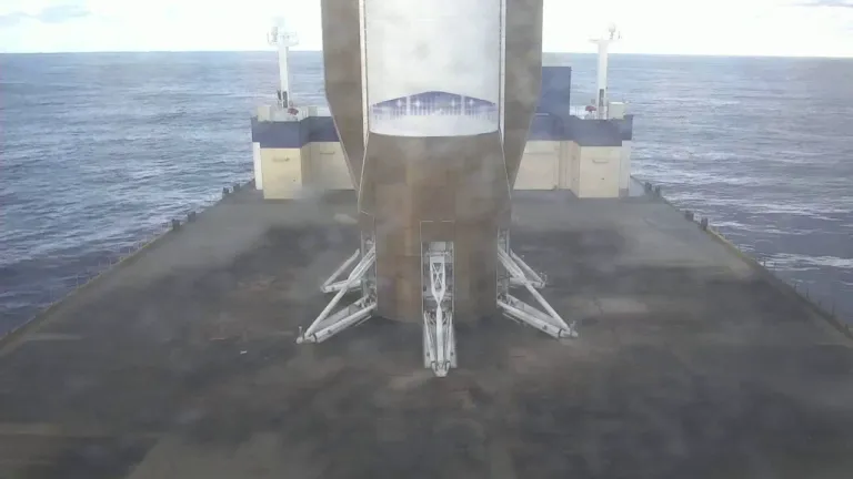 จรวด New Glenn เที่ยวบิน NG-2 กลับมาลงจอดบนเรือ Landing Platform Vessel 1 ภาพจาก Blue Origin