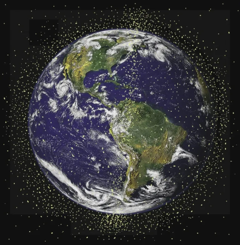 วัตถุต่าง ๆ โคจรรอบโลก ภาพจาก NASA
