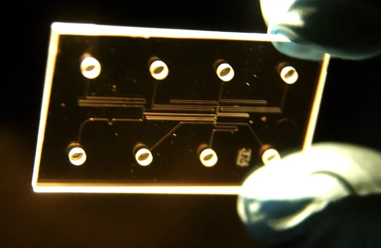 Lab-on-Chip ที่มีขนาดเล็กแต่ทำการทดลองได้เต็มรูปแบบเท่าห้องปฏิบัติการ