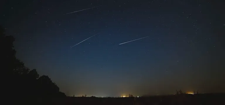“ฝนดาวตกไลริดส์” (Lyrids Meteor Shower) ภาพจาก NASA