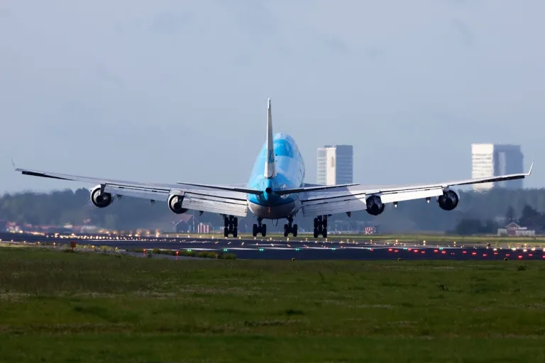 เครื่องบิน Boeing 747 ขณะกำลังลงจอดใน Crosswind