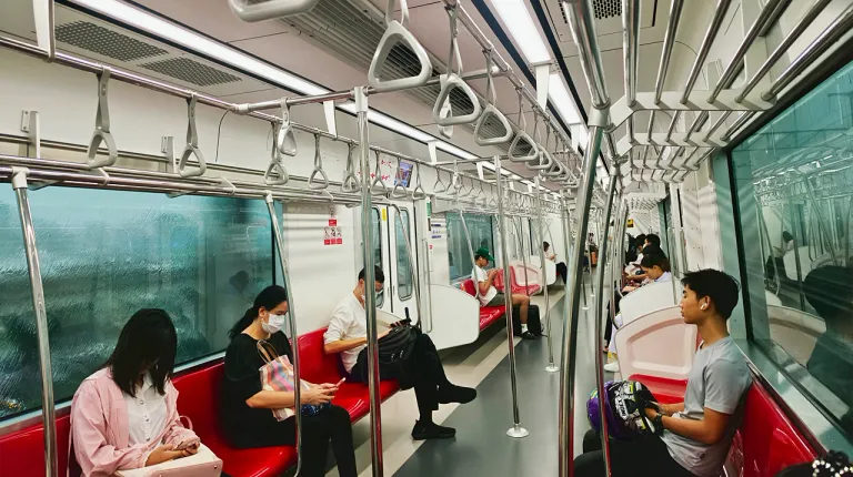 ใช้โทรศัพท์มือถือแทนบัตรเดินทาง เทรนด์ใหม่ของระบบขนส่งไทย?