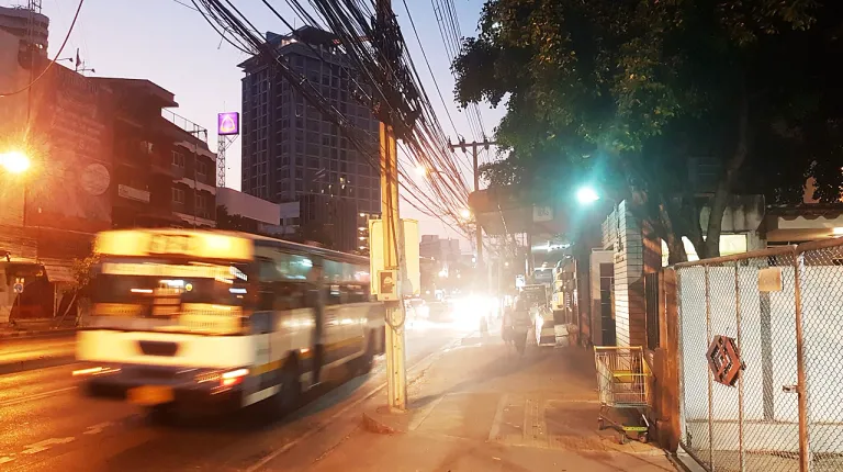 ใช้โทรศัพท์มือถือแทนบัตรเดินทาง เทรนด์ใหม่ของระบบขนส่งไทย?