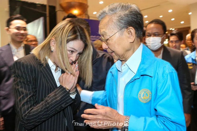 ศึกชิงเก้าอี้หัวหน้าพรรคประชาธิปัตย์
