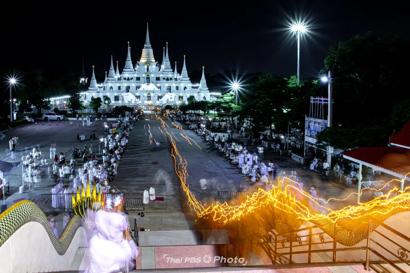 พุทธศาสนิกชน ร่วมเวียนเทียนวันอาสาฬหบูชา ณ วัดอโศการาม