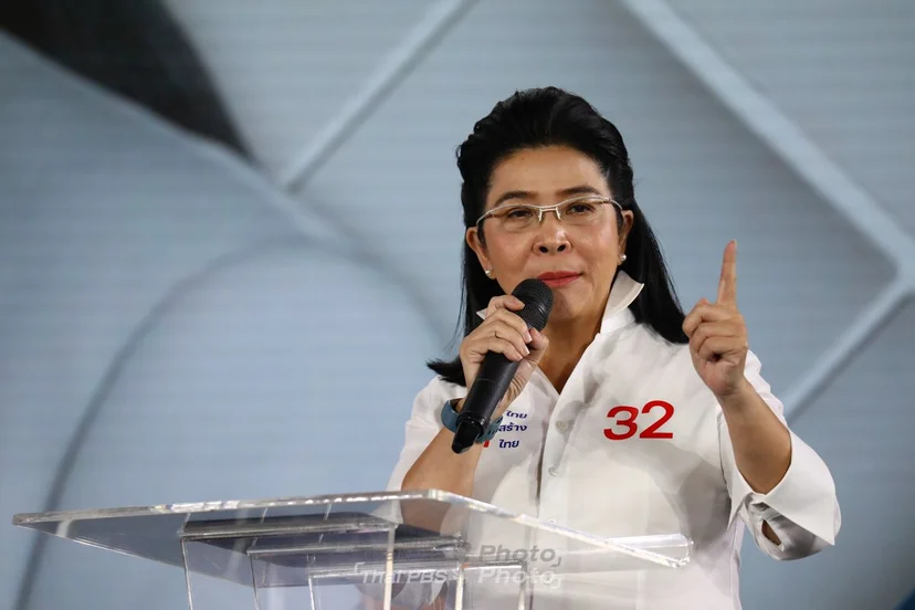 คุณหญิงสุดารัตน์ เกยุราพันธุ์ หัวหน้าพรรคไทยสร้างไทย