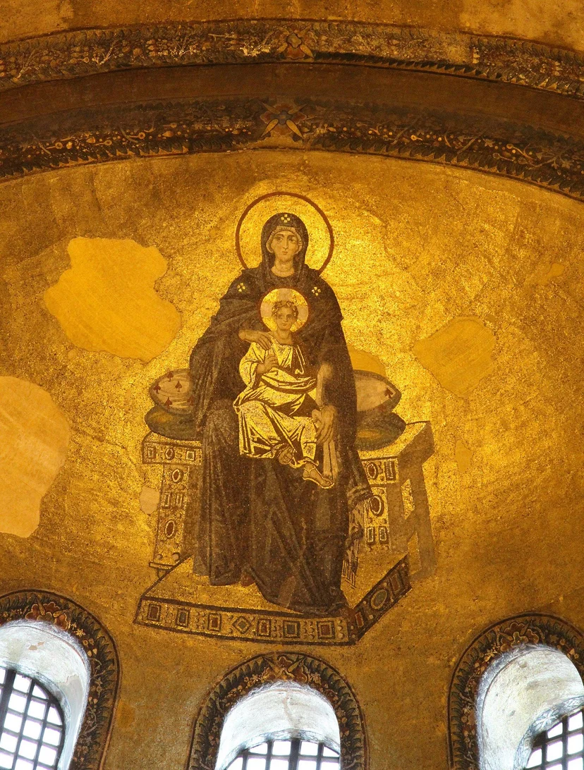 โมเสกแม่พระและพระกุมารในฮาเกียโซเฟีย | ภาพโดย Rabe! - https://commons.wikimedia.org/wiki/File:Hagia_Sophia_-_Muttergottes-Mosaik.jpg