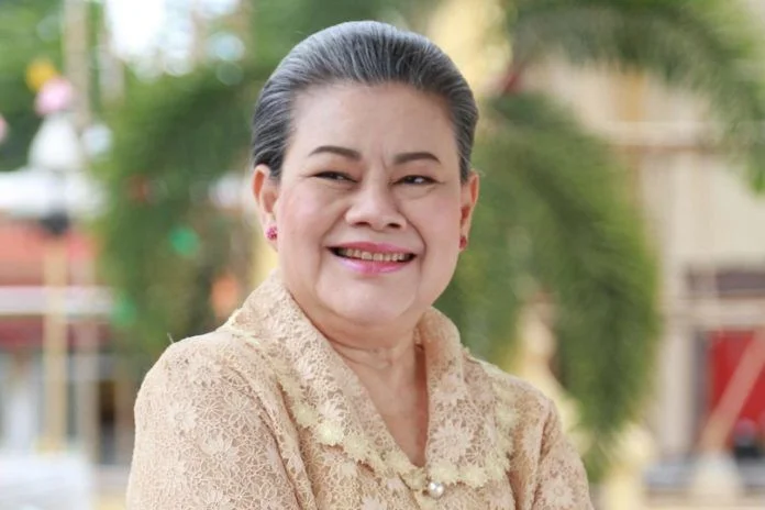 โฉมฉาย ฉัตรวิไล กับรอยยิ้มอารมณ์ดี อันเป็นเอกลักษณ์