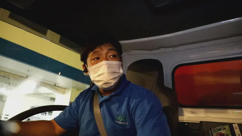 พนักงานเก็บขยะต้องทำหน้าที่ขับรถ และลงไปเก็บขยะด้วยตัวเอง