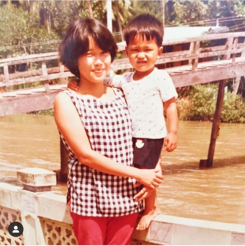 ภาพวัยเด็กของ เอ๊ะ จิรากร (ขอบคุณภาพจาก จ่าเอก-เสน่ห์ เข็มทอง เพื่อนสนิท เอ๊ะ จิรากร)