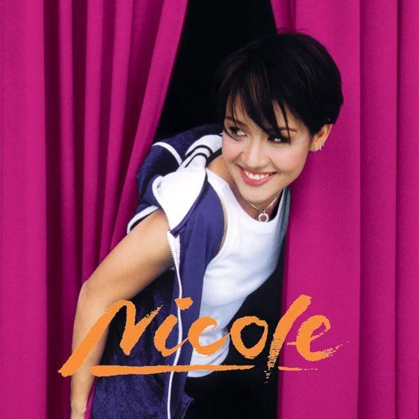 กะ-โป-โล-คลับ อัลบั้มชุดแรกของ นิโคล เทริโอ (ขอบคุณภาพจากเว็บไซต์ GMEMBER.COM)