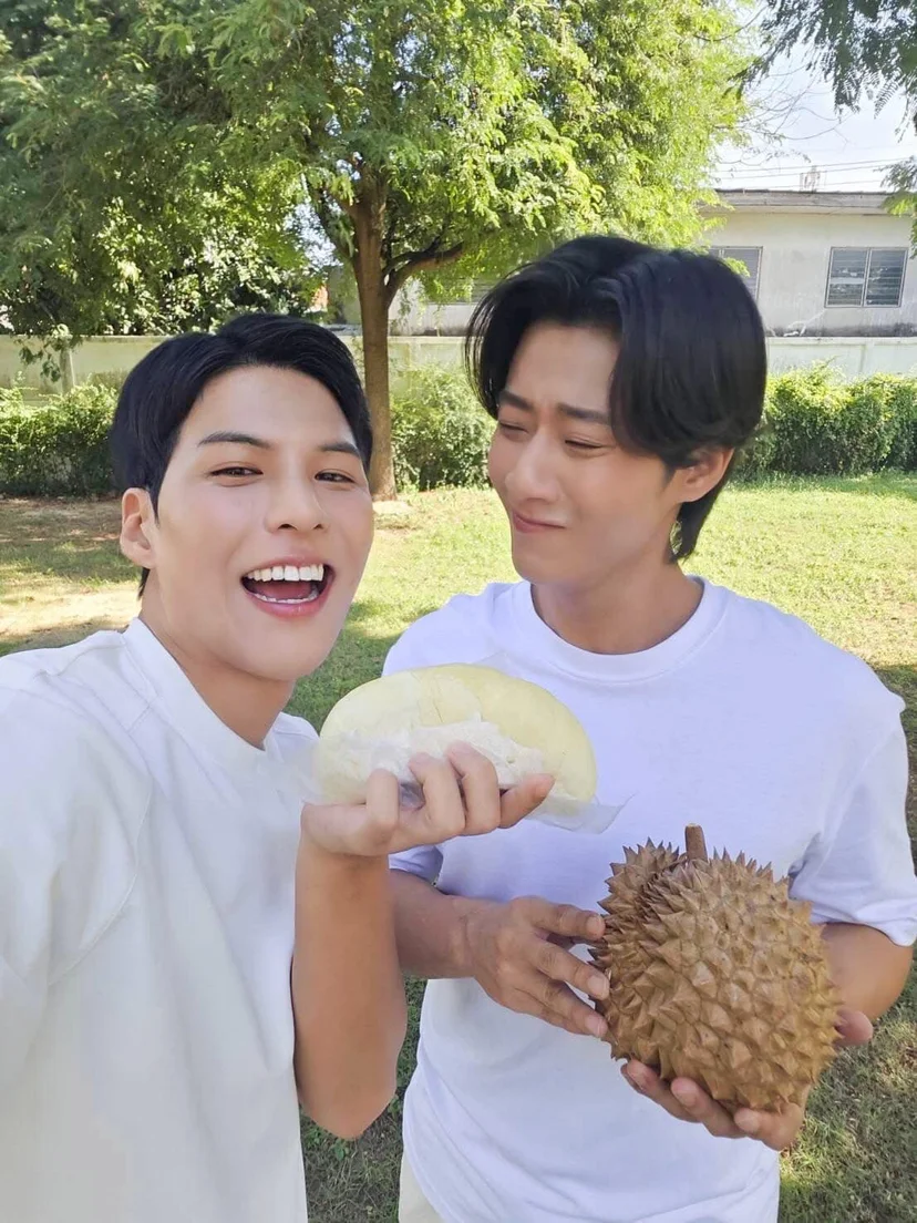คัลแลน & พี่จอง (ภาพจากเฟซบุก คัลแลน Cullen Hateberry)