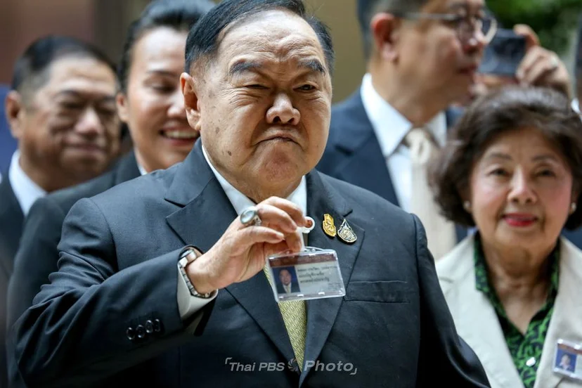 พล.อ. ประวิตร วงษ์สุวรรณ เข้ารายงานตัวเป็น ส.ส. 