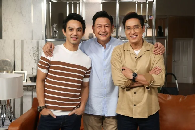 นักแสดงจากซิตคอม 3 หนุ่ม 3 มุม (ขอบคุณภาพจาก Facebook : One31)
