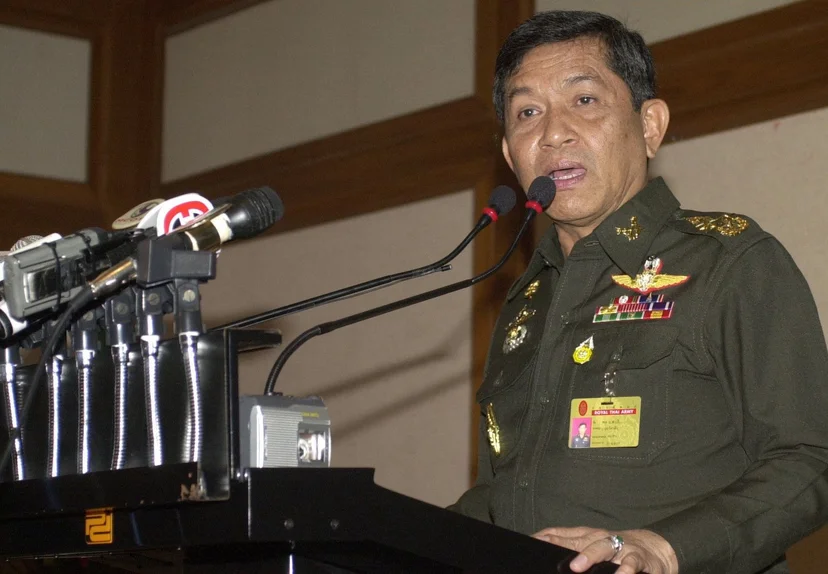 พล.อ.สนธิ บุญยรัตกลิน หัวหน้า คปค. และผู้บัญชาการทหารบก (Photo by AFP)